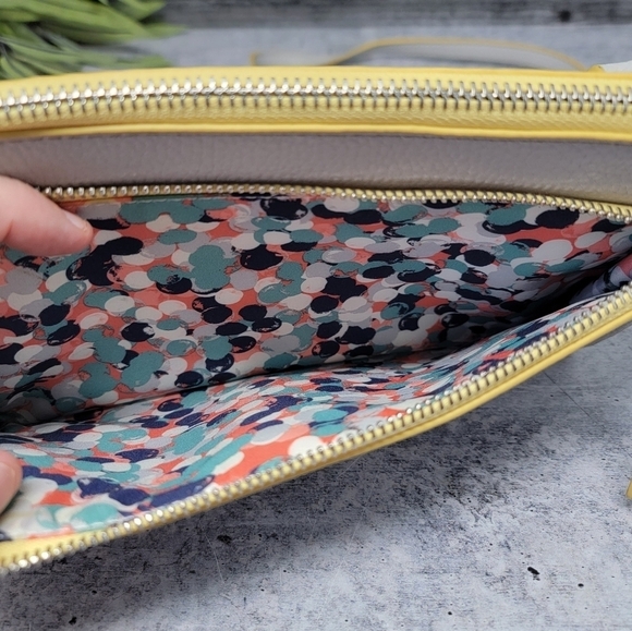 Nine West | Pale Gray Shoulder Bag with Yellow Trim Details - Picture 3 of 8